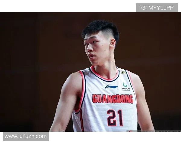 张昊:从普通少年到篮球明星的奋斗历程与心路历程分享